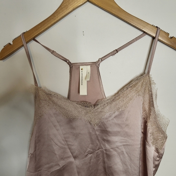 Anthropologie Tan Cami Sleeveless V-Neck Lace Trim Satin Top Size S - Picture 5 of 7